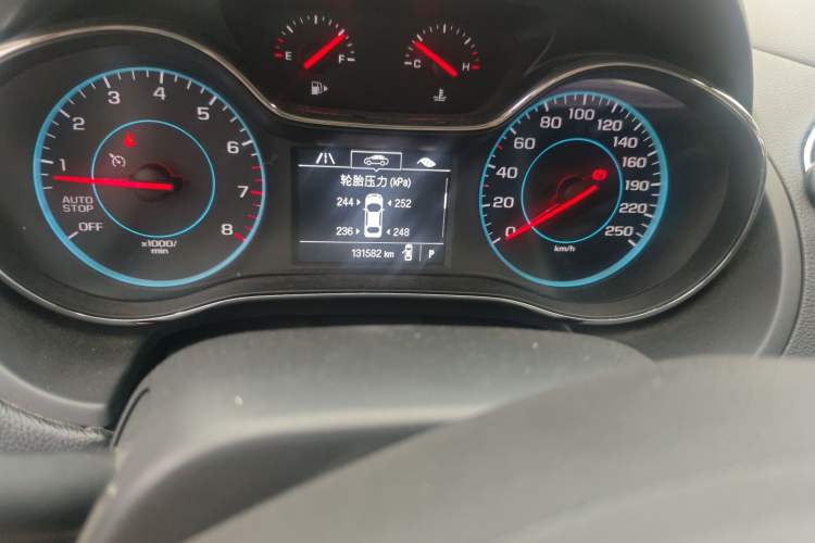 Used Chevrolet Cruze 2016 1.5L Automatic Luxury Edition Odometer Close Up