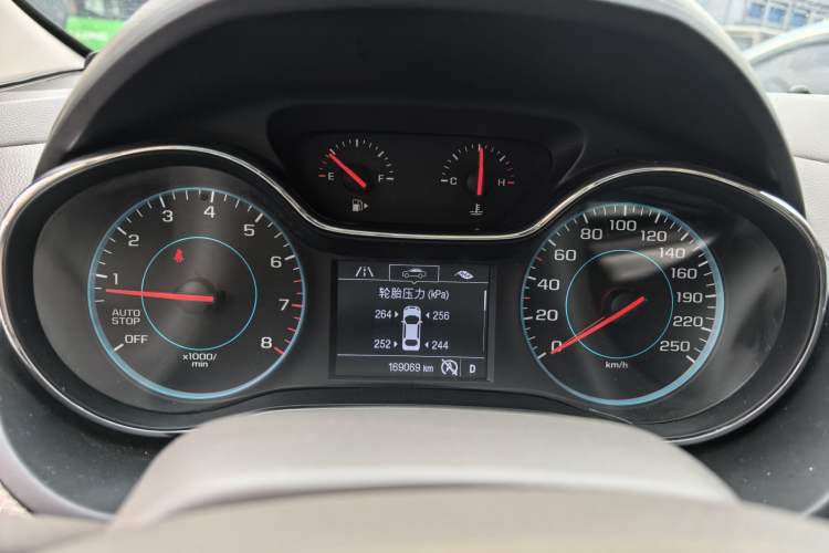 Used Chevrolet Cruze 2016 1.5L Automatic Stylish Sunroof Version Odometer Close Up