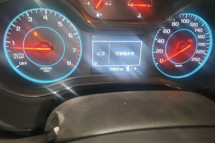 Used Chevrolet Cruze 2016 1.4T DCG Luxury Edition Odometer Close Up