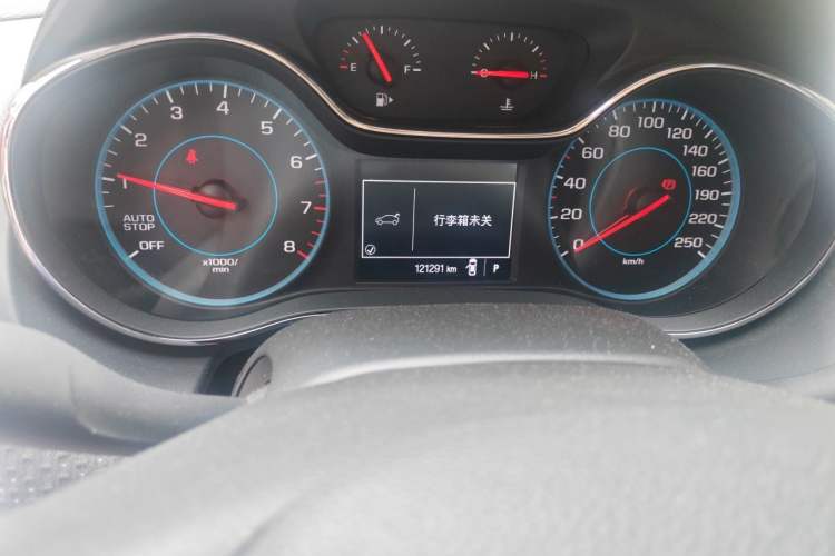 Used Chevrolet Cruze 2016 1.5L Automatic Luxury Edition Odometer Close Up
