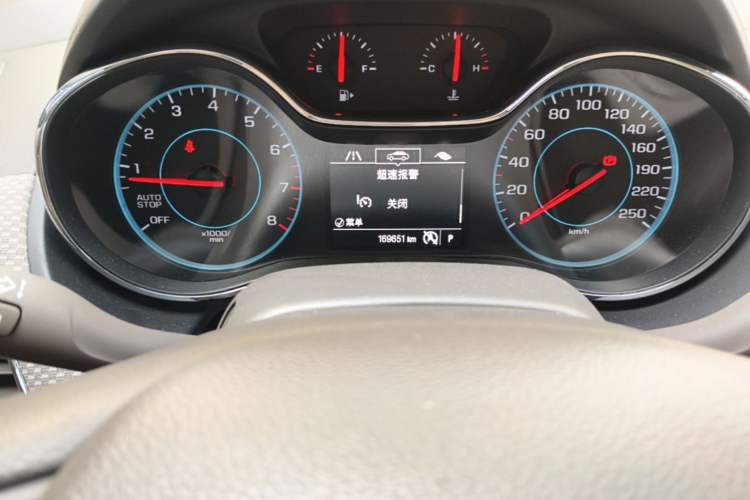 Used Chevrolet Cruze 2016 1.5L Automatic Stylish Sunroof Version Odometer Close Up
