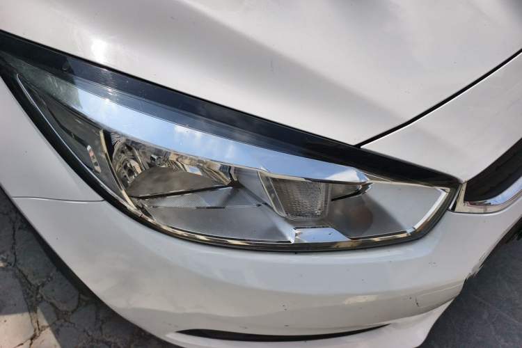 Used Chevrolet Cruze 2016 1.5L Automatic Stylish Sunroof Version Right Front Headlight
