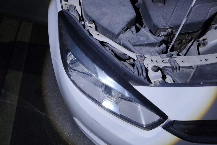 Used Chevrolet Cruze 2016 1.5L Automatic Stylish Sunroof Version Right Front Headlight