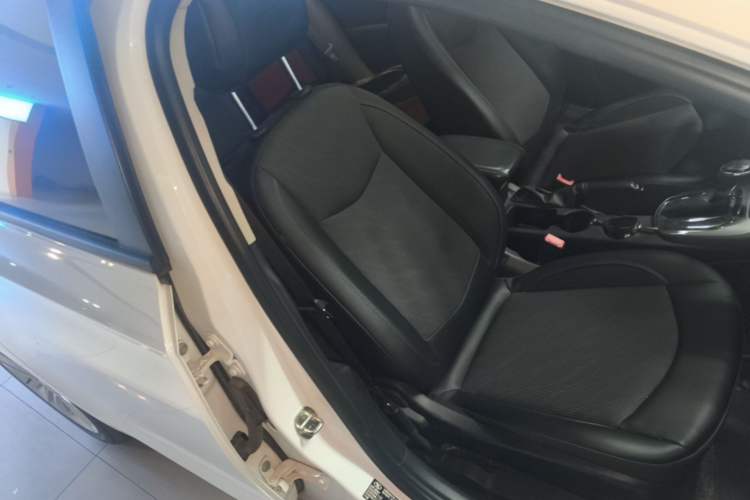 Used Chevrolet Cruze 2016 1.5L Automatic Luxury Edition Right Front Seat