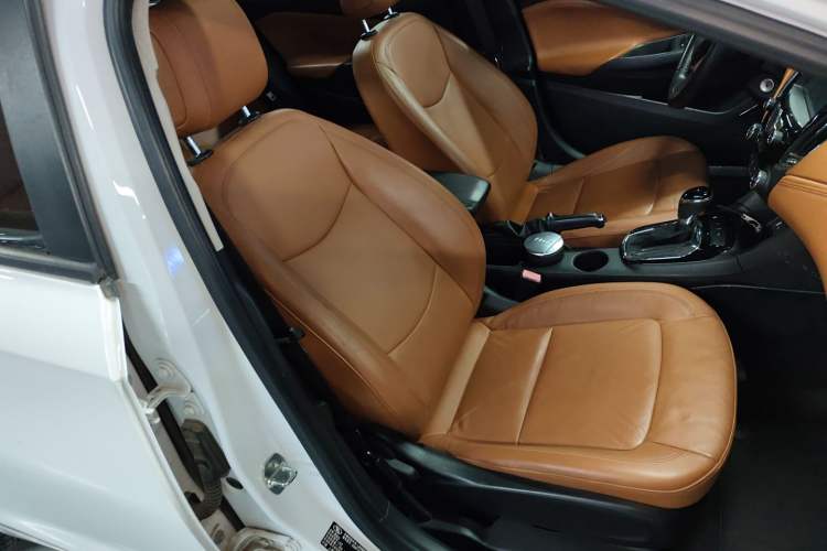 Used Chevrolet Cruze 2016 1.4T DCG Luxury Edition Right Front Seat