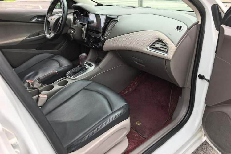 Used Chevrolet Cruze 2016 1.5L Automatic Stylish Sunroof Version Right Front Seat