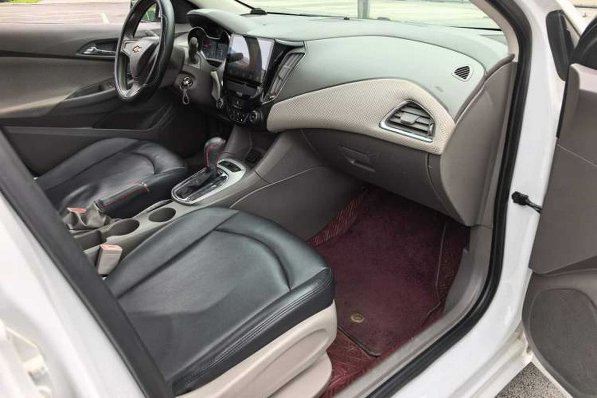 Used Chevrolet Cruze 2016 1.5L Automatic Stylish Sunroof Version Right Front Seat