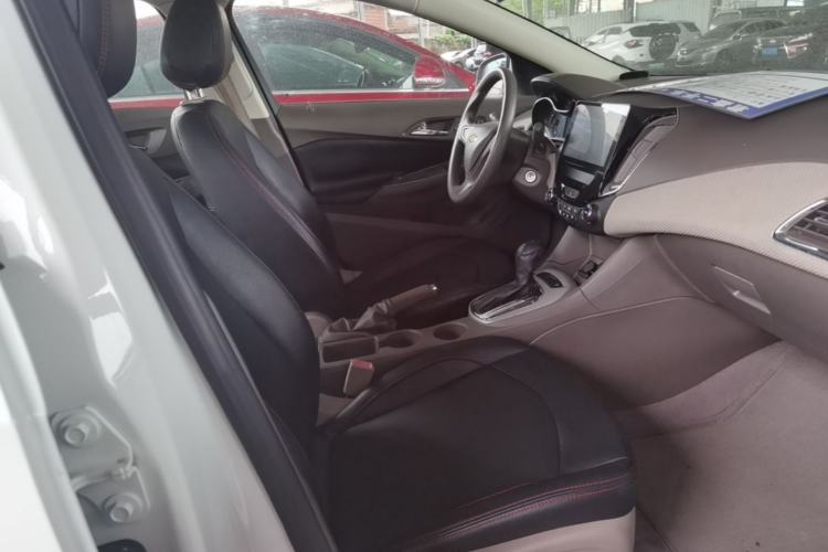 Used Chevrolet Cruze 2016 1.5L Automatic Stylish Sunroof Version Right Front Seat
