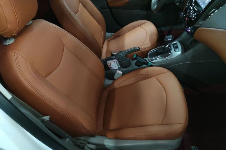 Used Chevrolet Cruze 2016 1.5L Automatic Stylish Sunroof Version Right Front Seat