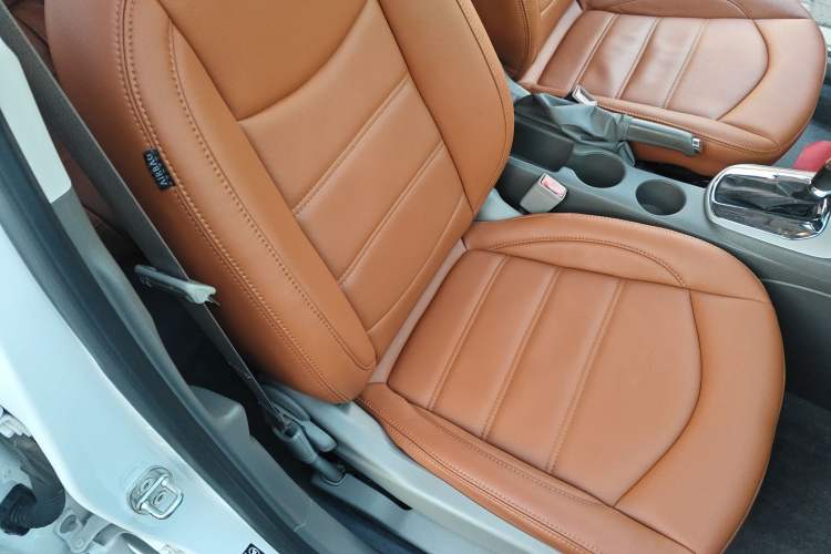 Used Chevrolet Cruze 2016 1.5L Automatic Stylish Sunroof Version Right Front Seat