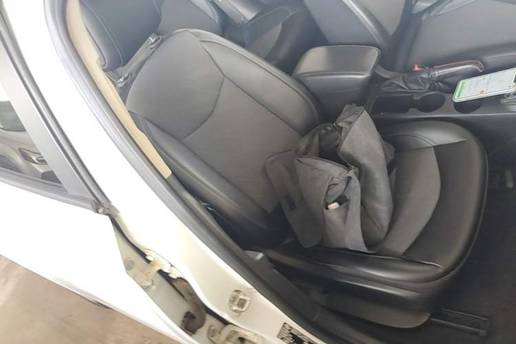 Used Chevrolet Cruze 2016 1.5L Automatic Luxury Edition Right Front Seat