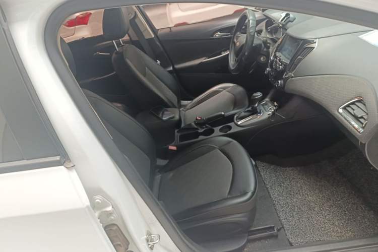 Used Chevrolet Cruze 2016 1.5L Automatic Luxury Edition Right Front Seat