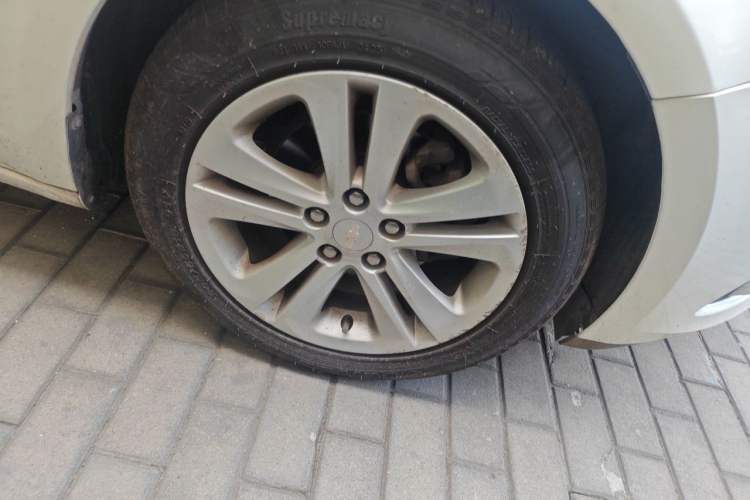 Used Chevrolet Cruze 2016 1.5L Automatic Luxury Edition Right Front Wheel Hub