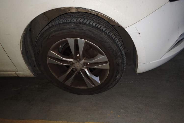 Used Chevrolet Cruze 2016 1.5L Automatic Stylish Sunroof Version Right Front Wheel Hub