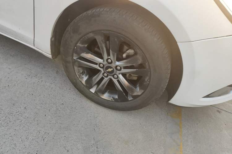 Used Chevrolet Cruze 2016 1.4T DCG Luxury Edition Right Front Wheel Hub