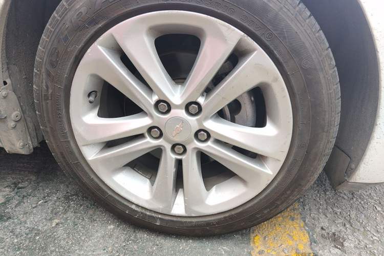 Used Chevrolet Cruze 2016 1.5L Automatic Luxury Edition Right Front Wheel Hub