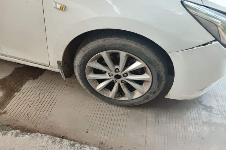 Used Chevrolet Cruze 2016 1.5L Manual Elite Edition Right Front Wheel Hub