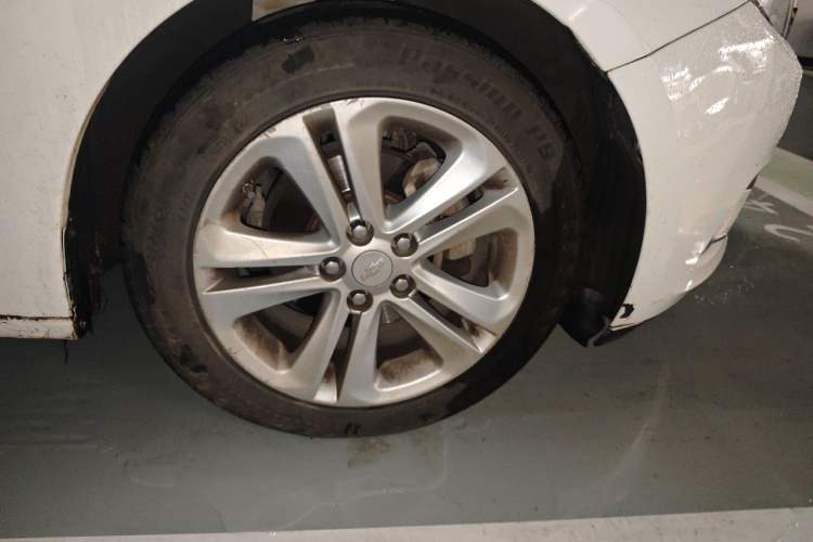 Used Chevrolet Cruze 2016 1.5L Automatic Luxury Edition Right Front Wheel Hub