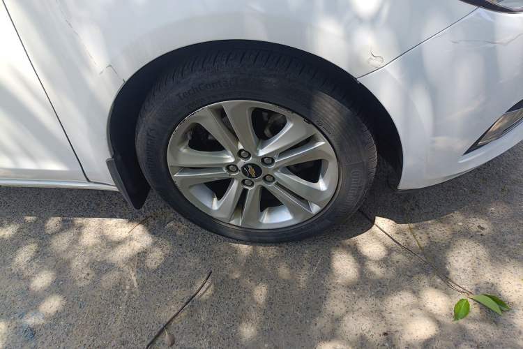 Used Chevrolet Cruze 2016 1.4T DCG Luxury Edition Right Front Wheel Hub