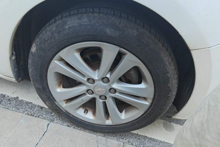 Used Chevrolet Cruze 2016 1.5L Automatic Luxury Edition Right Front Wheel Hub