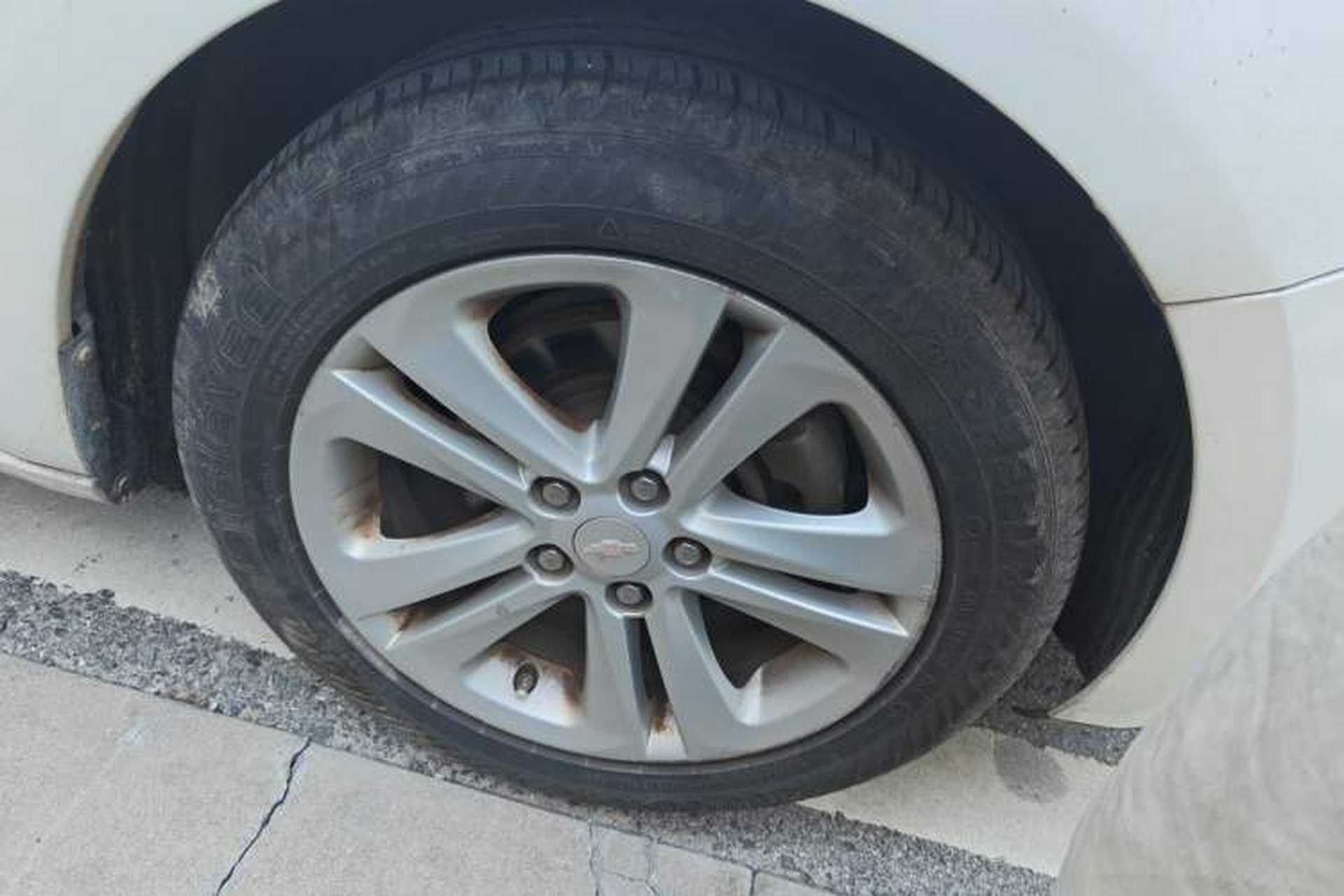 Used Chevrolet Cruze 2016 1.5L Automatic Luxury Edition Right Front Wheel Hub