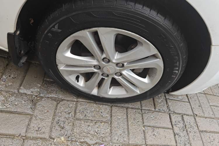 Used Chevrolet Cruze 2016 1.5L Automatic Luxury Edition Right Front Wheel Hub