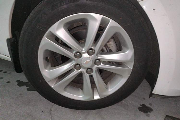 Used Chevrolet Cruze 2016 1.5L Manual Elite Edition Right Front Wheel Hub