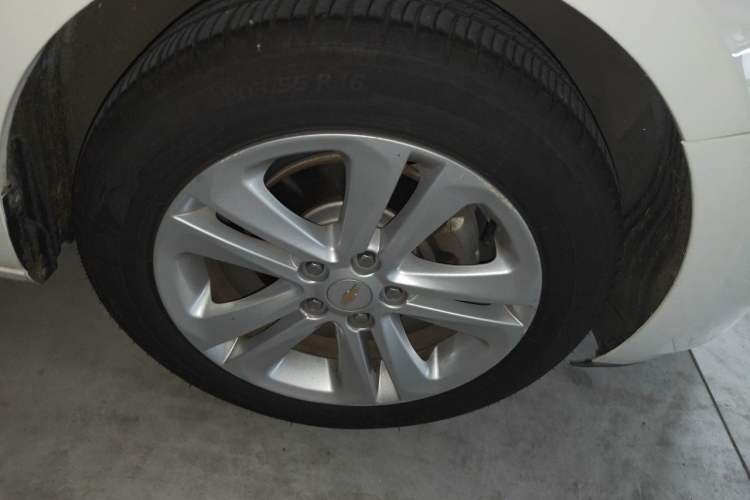 Used Chevrolet Cruze 2016 1.5L Automatic Luxury Edition Right Front Wheel Hub