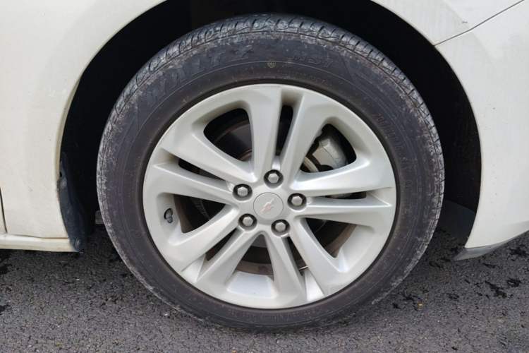 Used Chevrolet Cruze 2016 1.5L Automatic Luxury Edition Right Front Wheel Hub