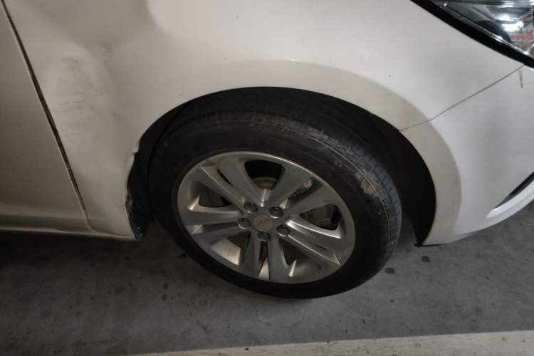 Used Chevrolet Cruze 2016 1.5L Automatic Stylish Sunroof Version Right Front Wheel Hub