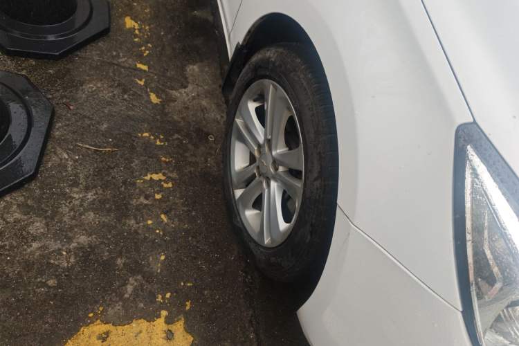 Used Chevrolet Cruze 2016 1.5L Automatic Luxury Edition Right Front Wheel Hub