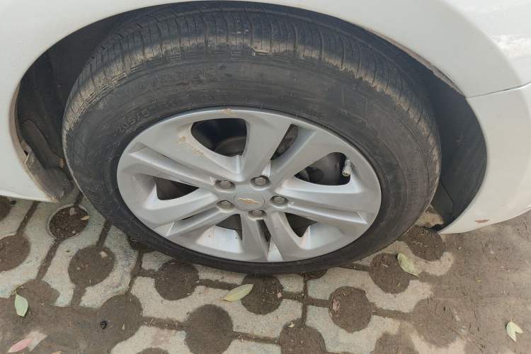 Used Chevrolet Cruze 2016 1.5L Automatic Stylish Sunroof Version Right Front Wheel Hub
