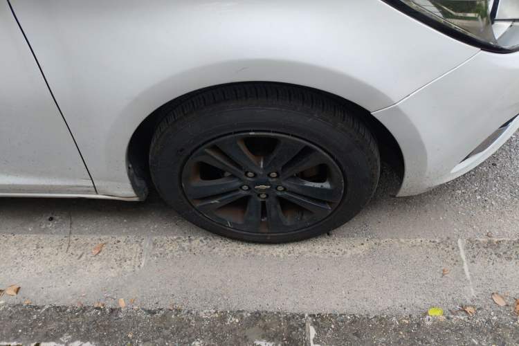 Used Chevrolet Cruze 2016 1.4T DCG Luxury Edition Right Front Wheel Hub