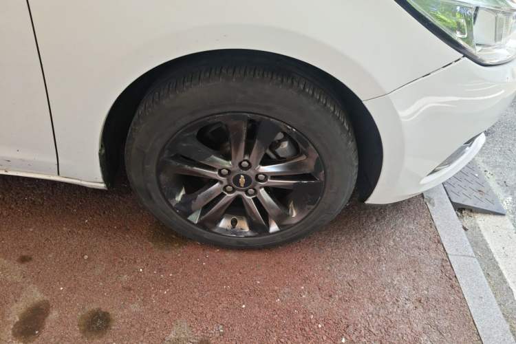 Used Chevrolet Cruze 2016 1.4T DCG Luxury Edition Right Front Wheel Hub