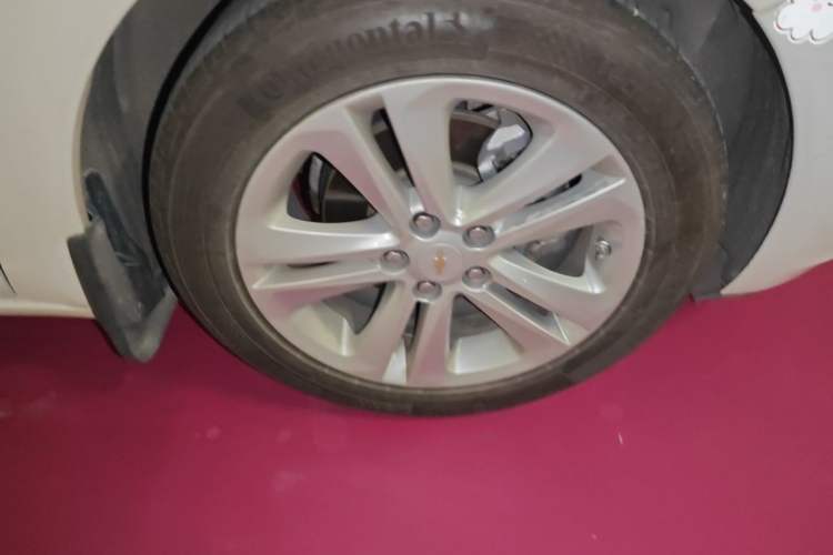 Used Chevrolet Cruze 2016 1.5L Automatic Luxury Edition Right Front Wheel Hub