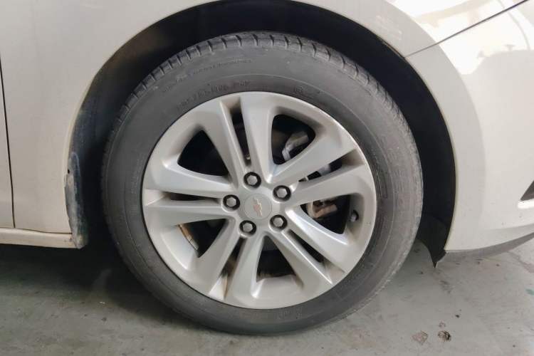 Used Chevrolet Cruze 2016 1.5L Manual Elite Edition Right Front Wheel Hub