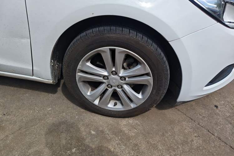 Used Chevrolet Cruze 2016 1.5L Automatic Stylish Sunroof Version Right Front Wheel Hub