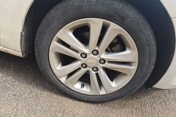 Used Chevrolet Cruze 2016 1.5L Automatic Luxury Edition Right Front Wheel Hub