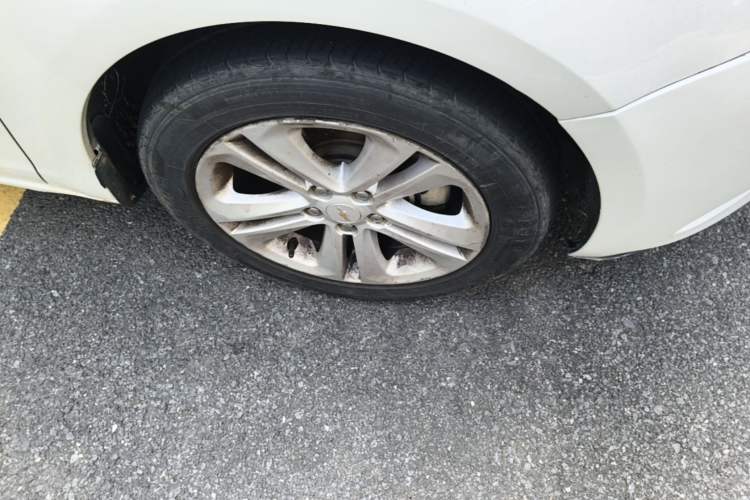 Used Chevrolet Cruze 2016 1.5L Automatic Stylish Sunroof Version Right Front Wheel Hub
