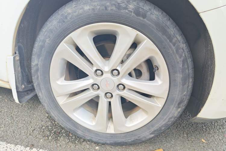 Used Chevrolet Cruze 2016 1.5L Automatic Stylish Sunroof Version Right Front Wheel Hub