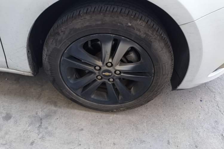 Used Chevrolet Cruze 2016 1.4T DCG Luxury Edition Right Front Wheel Hub