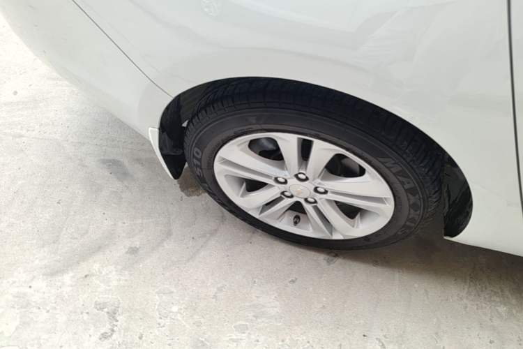 Used Chevrolet Cruze 2016 1.5L Automatic Luxury Edition Right Rear Wheel Hub