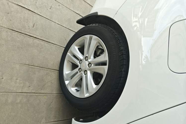 Used Chevrolet Cruze 2016 1.5L Automatic Luxury Edition Right Rear Wheel Hub