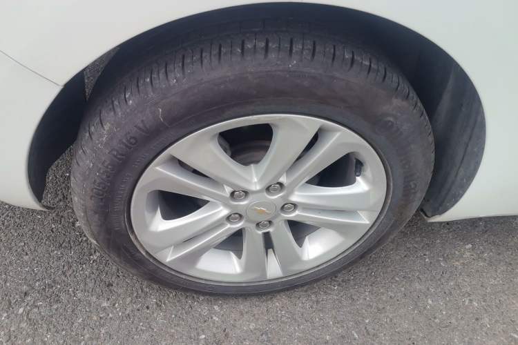 Used Chevrolet Cruze 2016 1.5L Automatic Luxury Edition Right Rear Wheel Hub