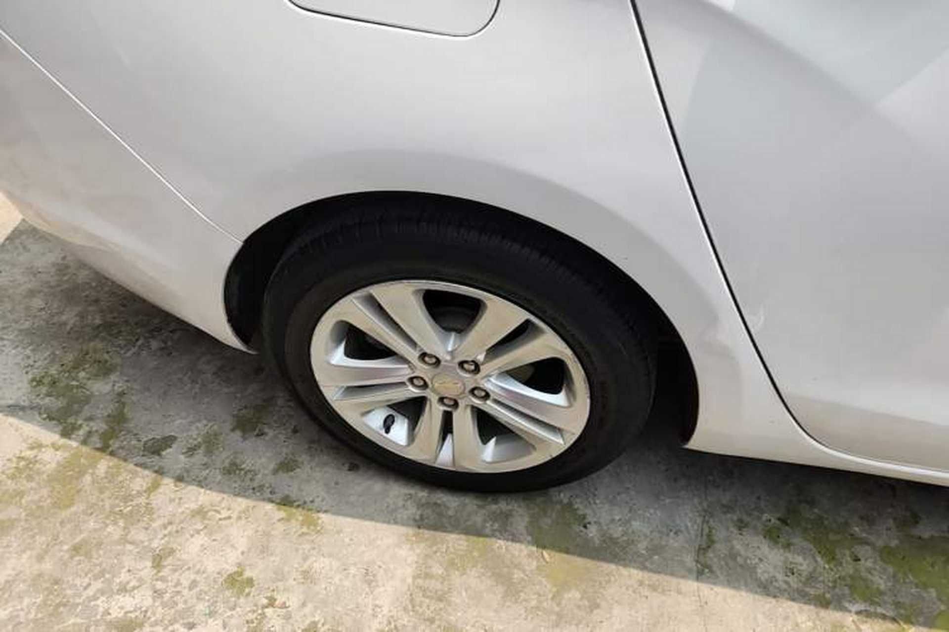 Used Chevrolet Cruze 2016 1.5L Automatic Stylish Sunroof Version Right Rear Wheel Hub