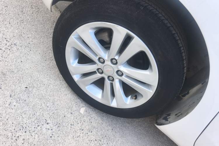 Used Chevrolet Cruze 2016 1.5L Automatic Luxury Edition Right Rear Wheel Hub
