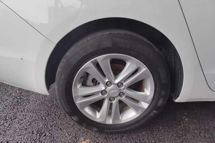 Used Chevrolet Cruze 2016 1.5L Automatic Stylish Sunroof Version Right Rear Wheel Hub