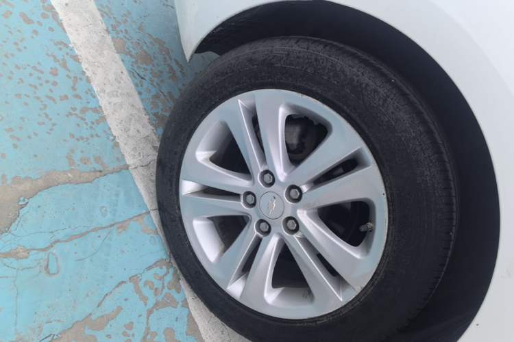 Used Chevrolet Cruze 2016 1.5L Automatic Luxury Edition Right Rear Wheel Hub