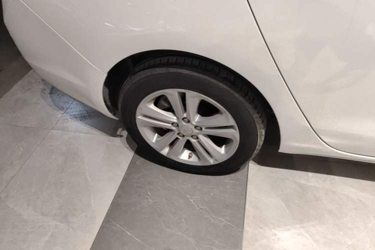 Used Chevrolet Cruze 2016 1.5L Automatic Luxury Edition Right Rear Wheel Hub