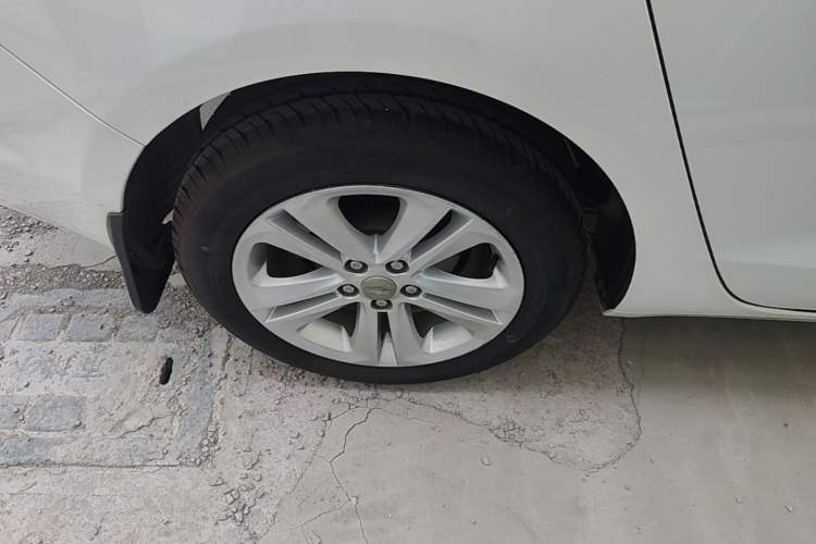 Used Chevrolet Cruze 2016 1.5L Manual Elite Edition Right Rear Wheel Hub
